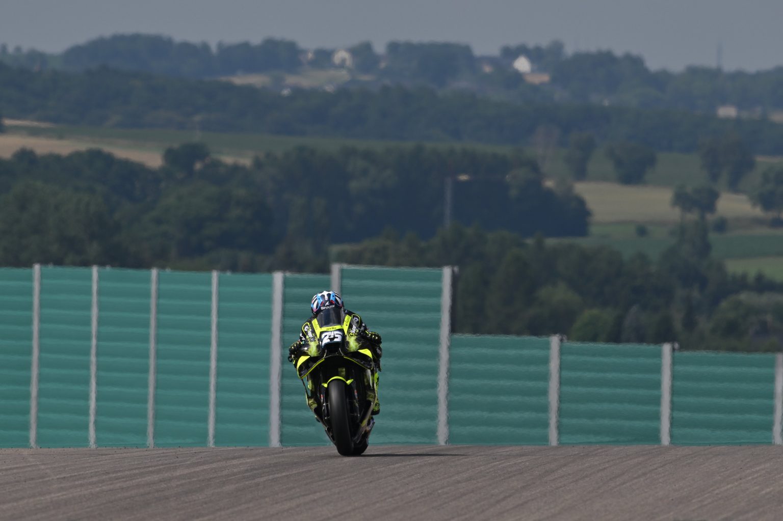 Fernández supera a Marc Márquez por 0.051s y lidera la FP1 del GP de Alemania de MotoGP