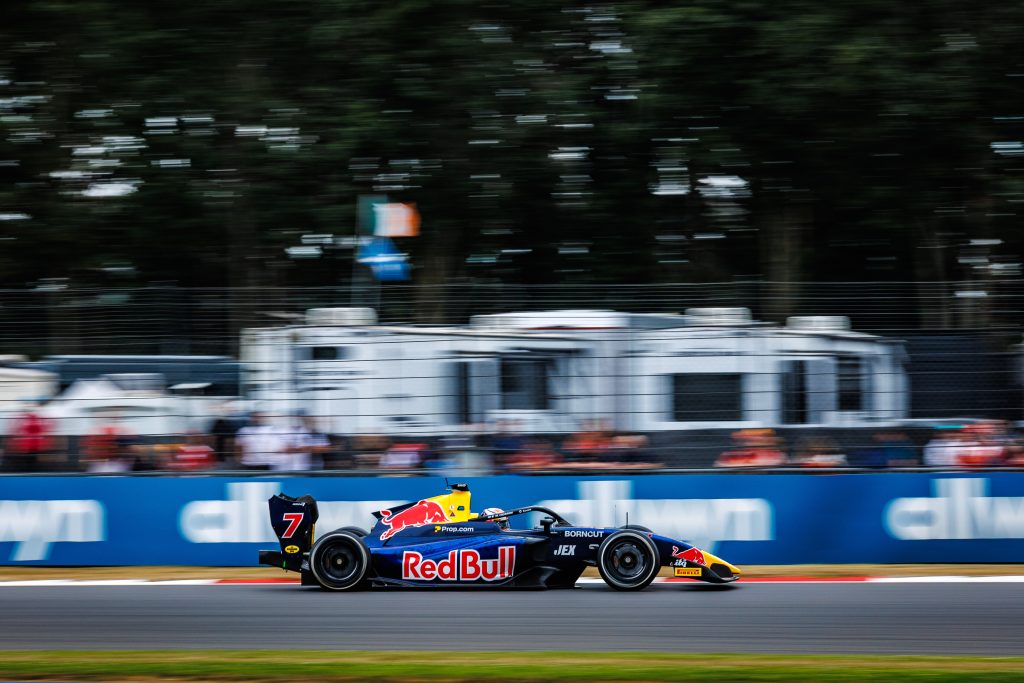A largada da sprint será às 5h05 de sábado (25). Já a corrida 2 começa às 3h40 do domingo (26), antes do GP da Hungria de Fórmula 1.