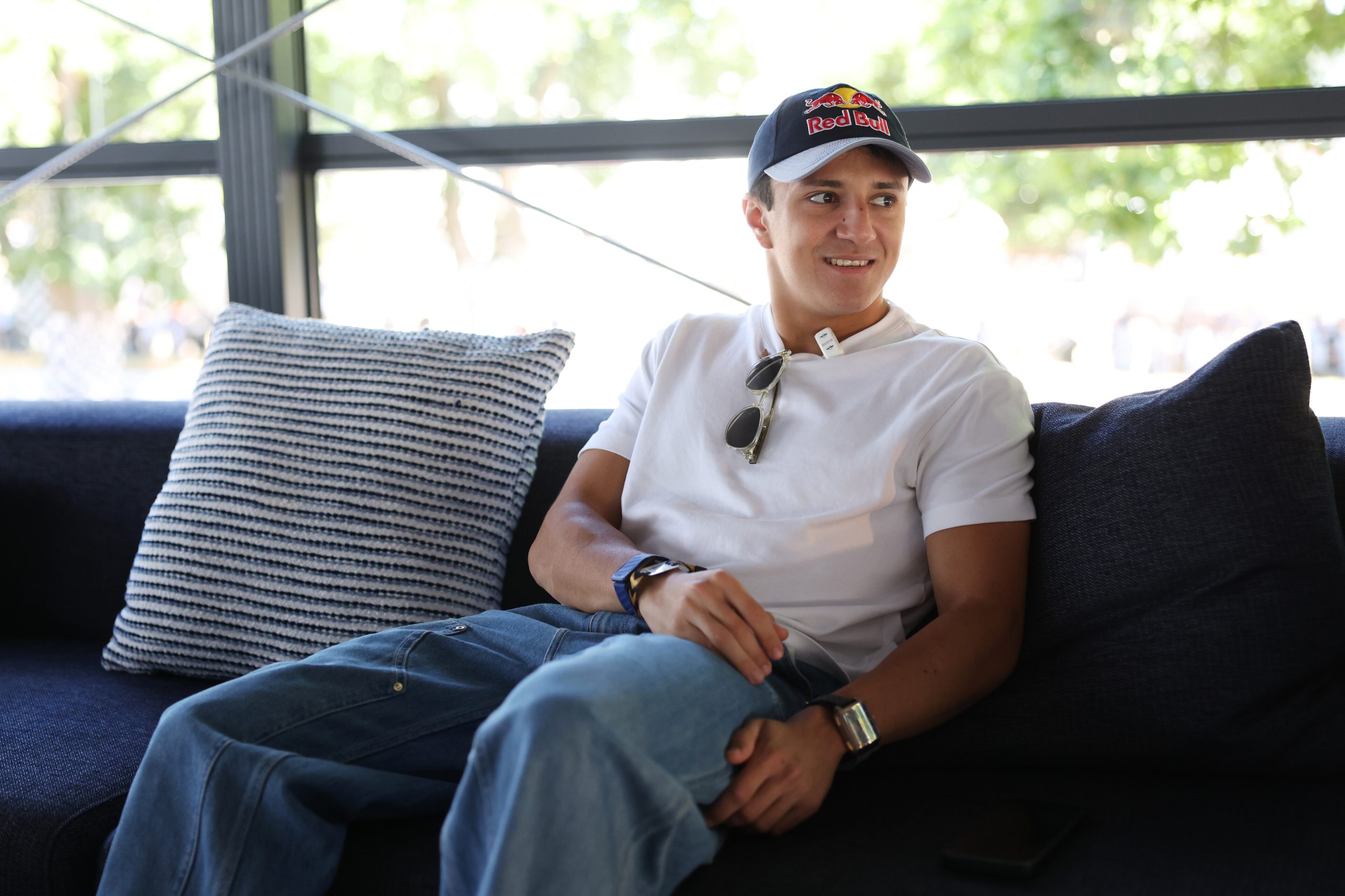 Red Bull renova com Hadjar e fecha dupla de pilotos para temporada 2027 da F1