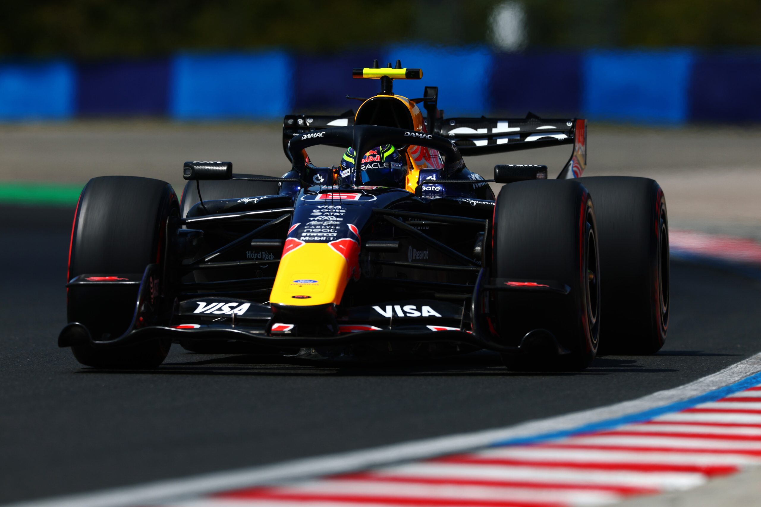 Hadjar renova com Red Bull: confira como está o grid da F1 2027