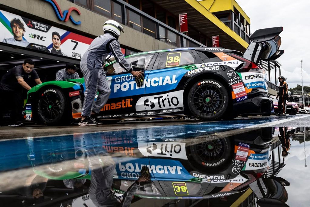Muggiati bate Baptista por 0s018 no Velocitta e crava pole inédita na Stock Car
