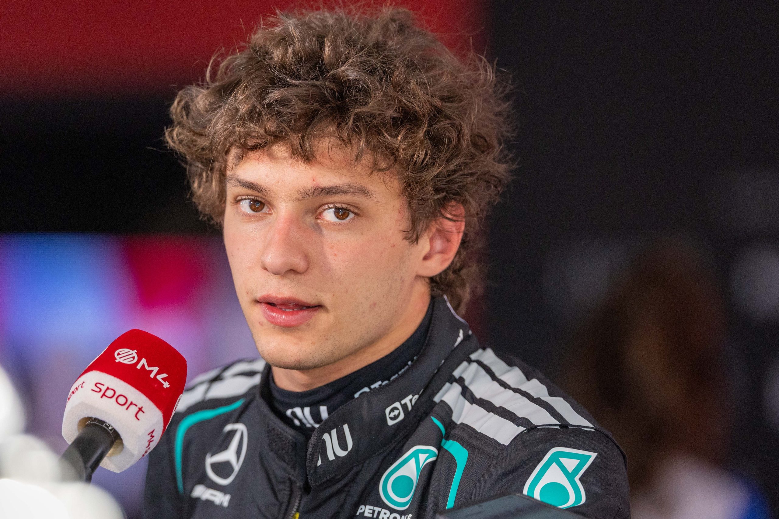 Antonelli recorda momento difícil na F1 2025 e admite: “Deixei pressão me destruir”
