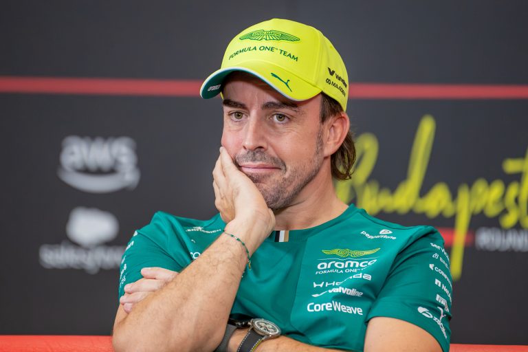 Alonso aposta em Newey por recuperação da Aston Martin: “Proporcionará o melhor carro do grid”