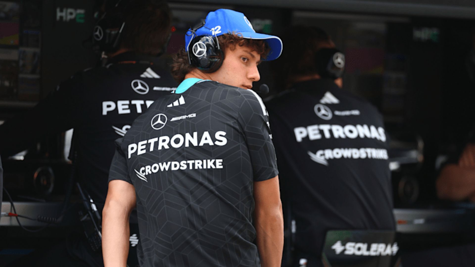 Los comisarios de la FIA penalizan a Antonelli por no levantar en la Q3 del GP de Hungría