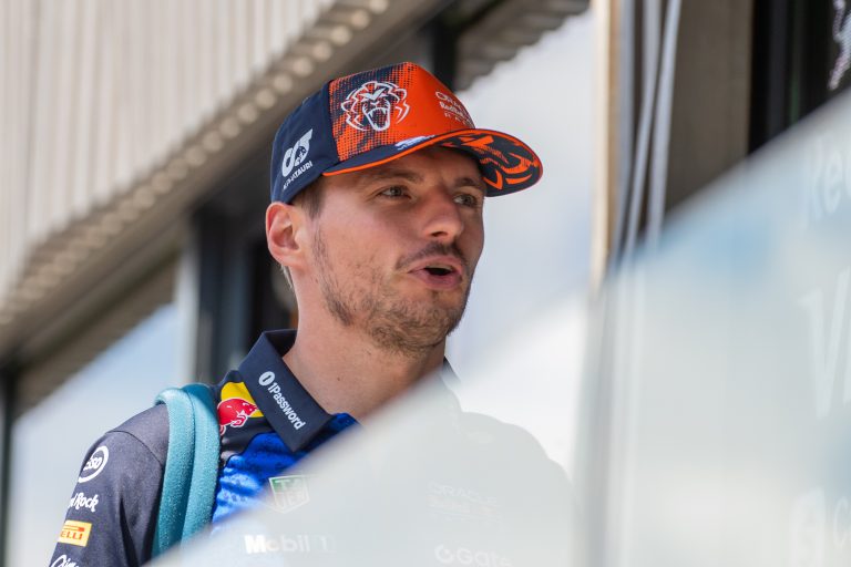 Verstappen vê Red Bull em evolução na F1 2026, mas prega cautela: “Uma corrida por vez”
