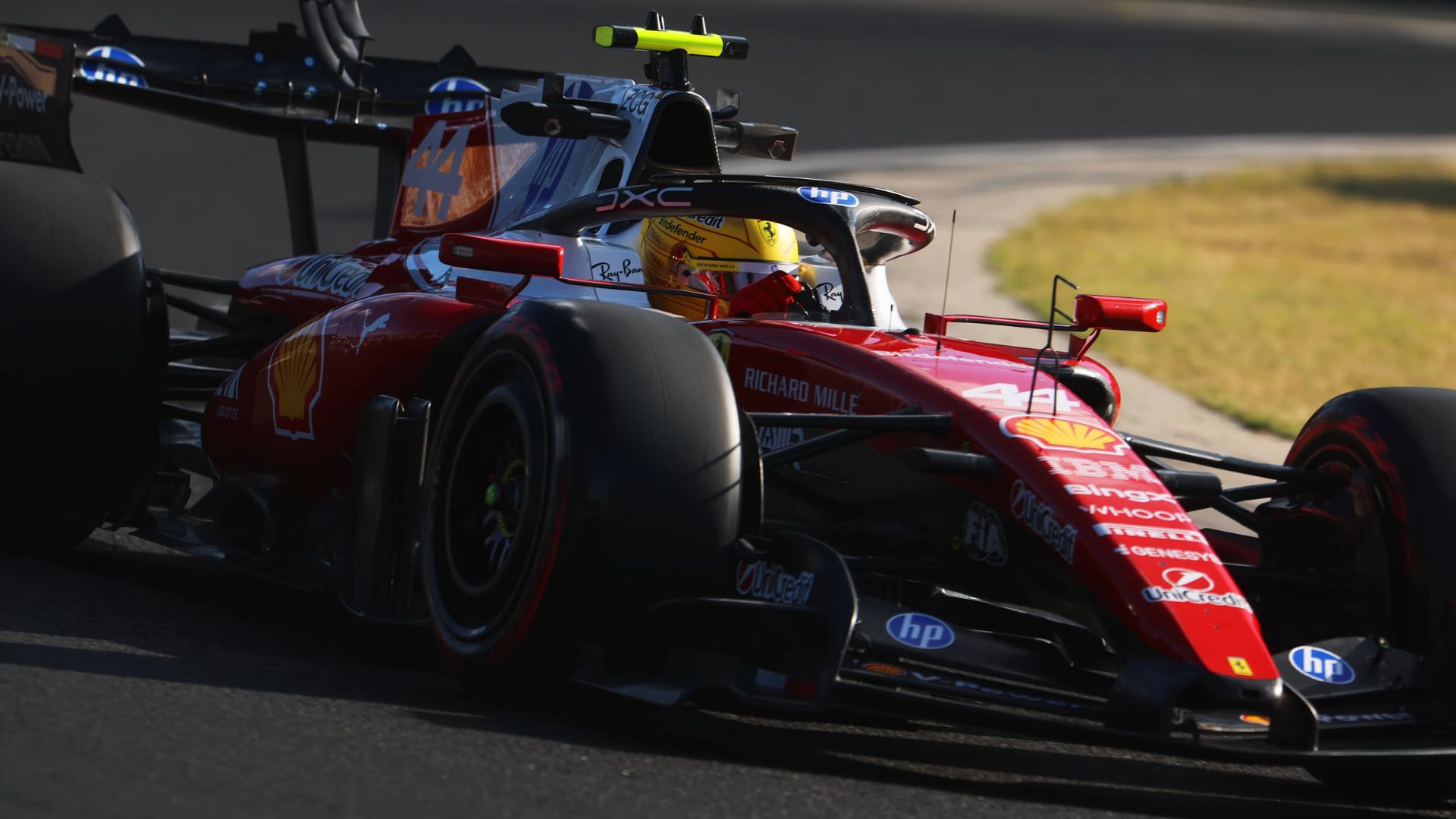 Hamilton adota cautela mesmo com progresso da Ferrari em TL2 da Hungria: “Precisamos melhorar”