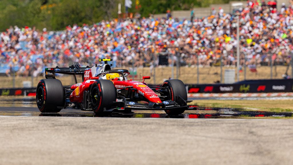Hamilton questiona tática da Ferrari em classificação e prevê GP da Hungria “difícil”