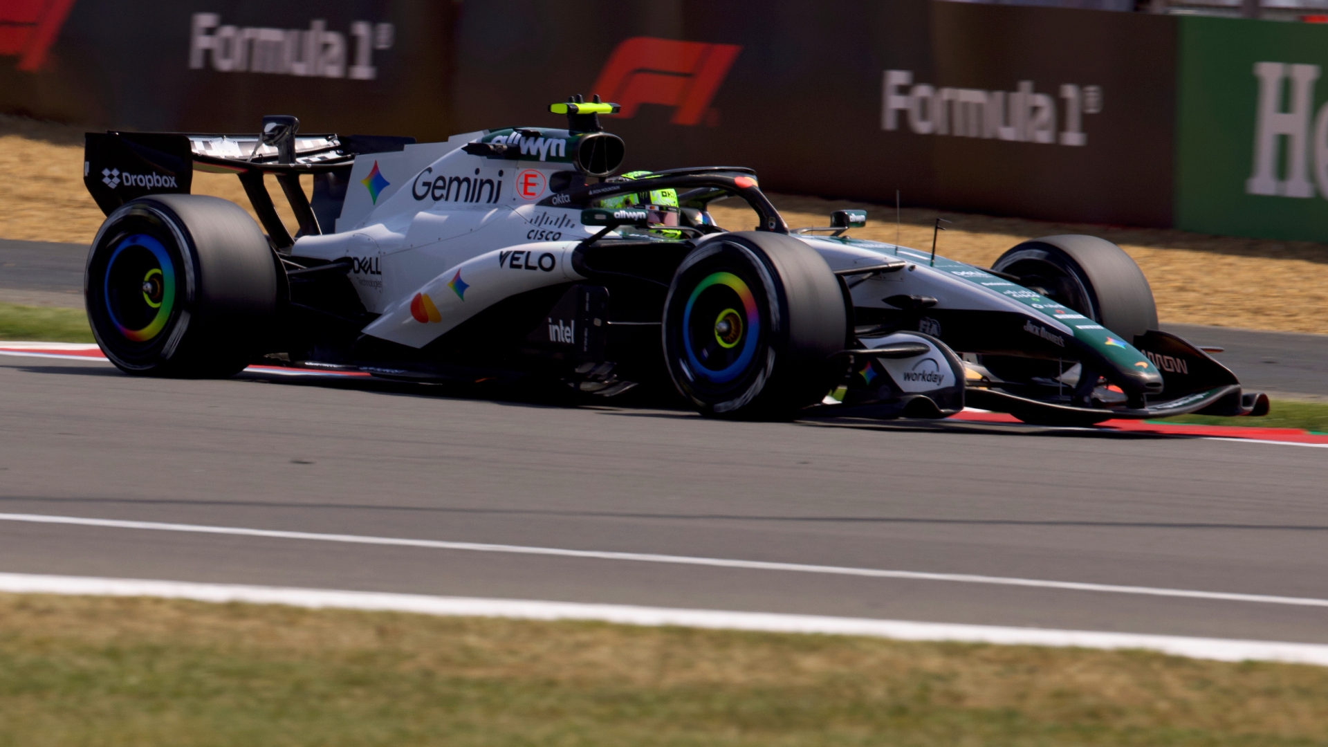 Norris valoriza “boa sprint” na Inglaterra, mas vê McLaren “sem ritmo”
