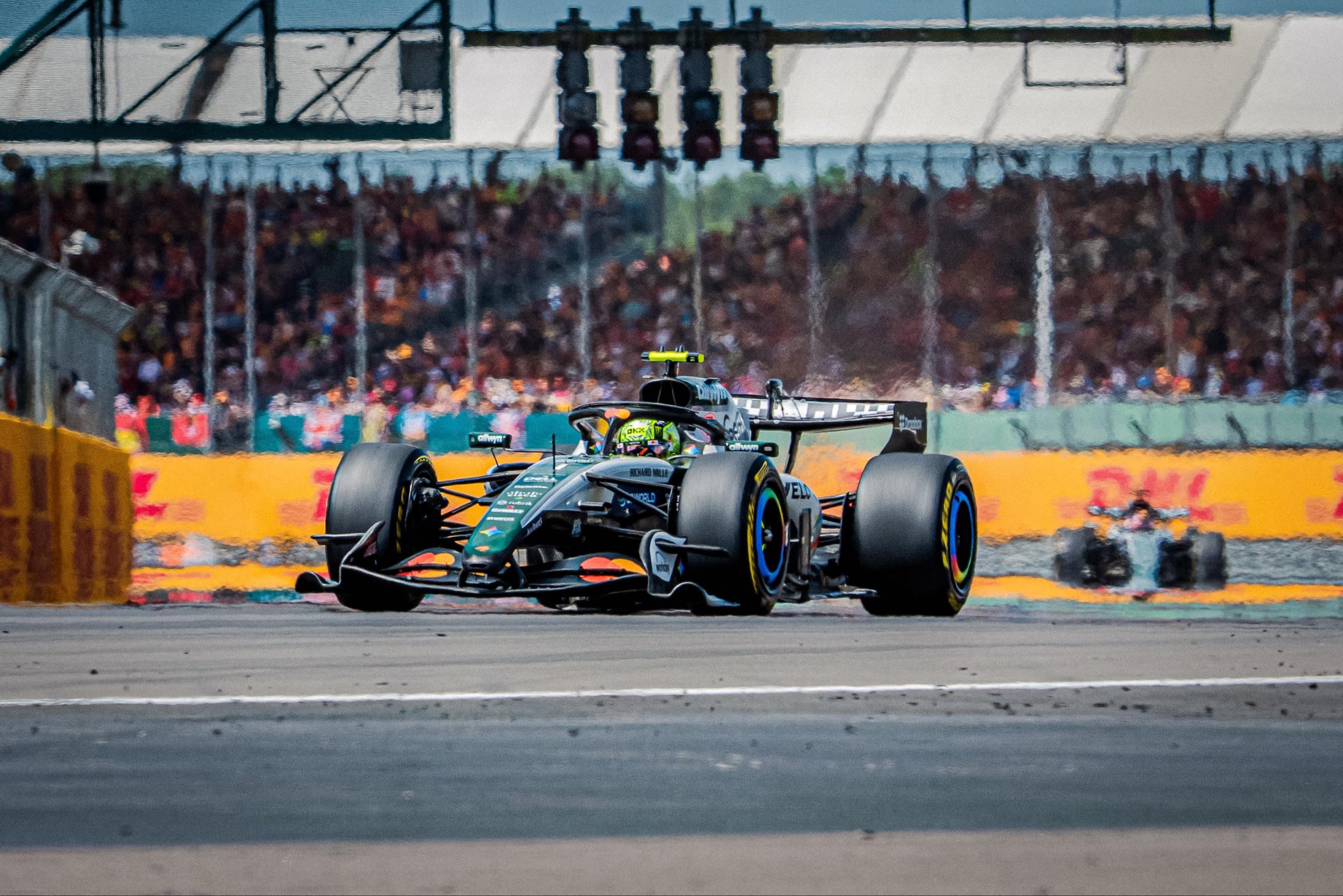 Norris reclama de desempenho da McLaren na Inglaterra: “Carro não é bom”