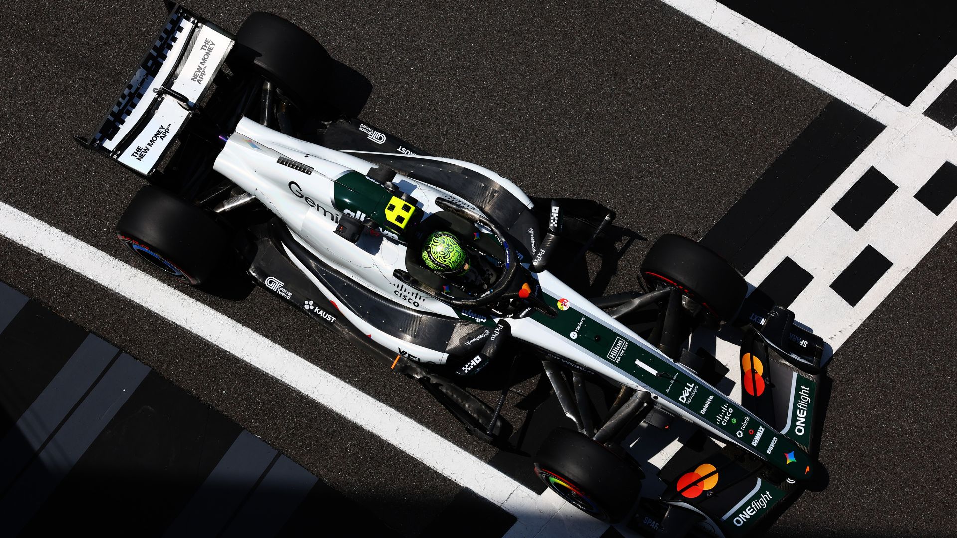 McLaren se vê atrás e garante que ainda planeja “tantas atualizações quanto Ferrari”