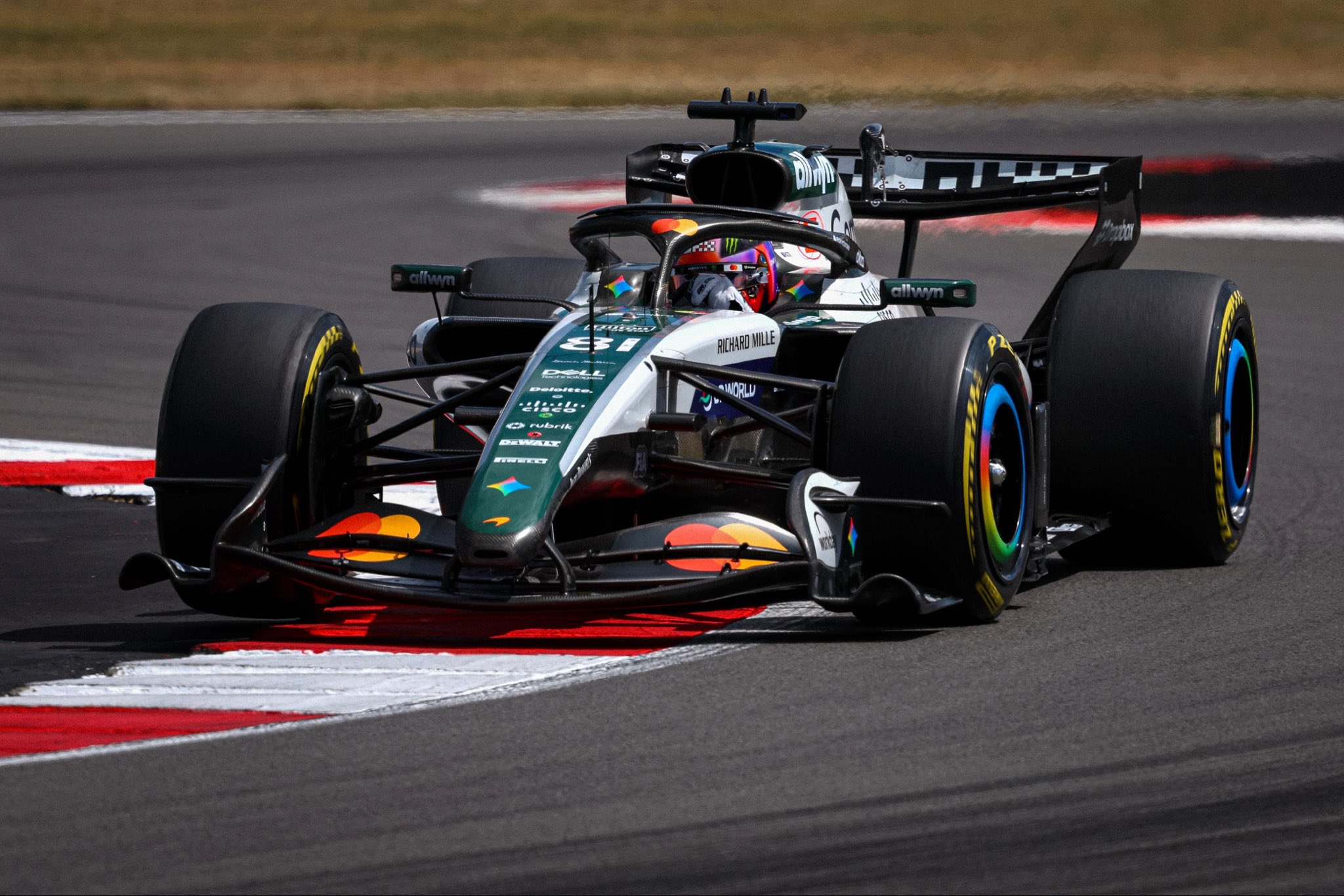 Piastri diz que McLaren sofre “em todos os aspectos” na Inglaterra: “Complicado”