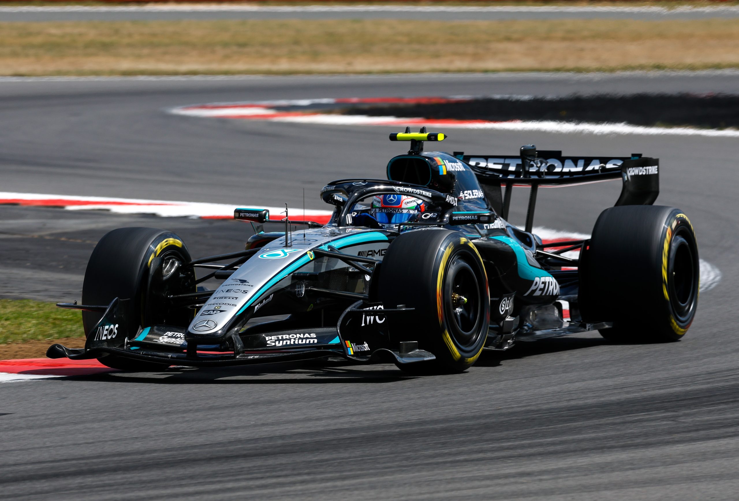 Mercedes confirma problema que quase causou abandono de Antonelli na Inglaterra