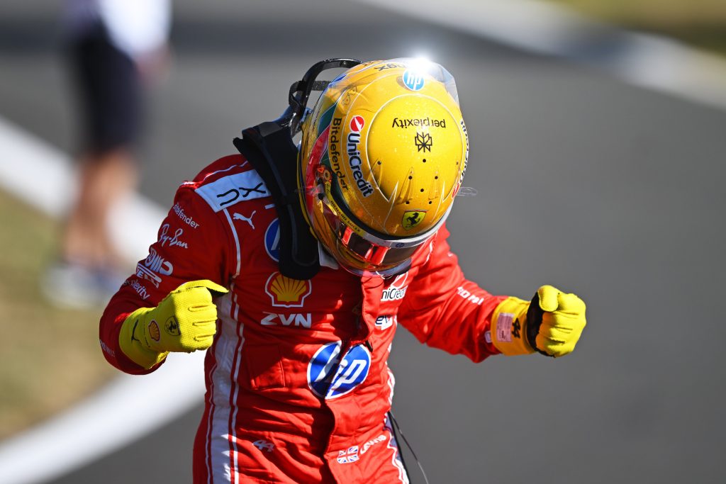 Hamilton comemora pole em sprint da Inglaterra: “Ferrari está dando o máximo”