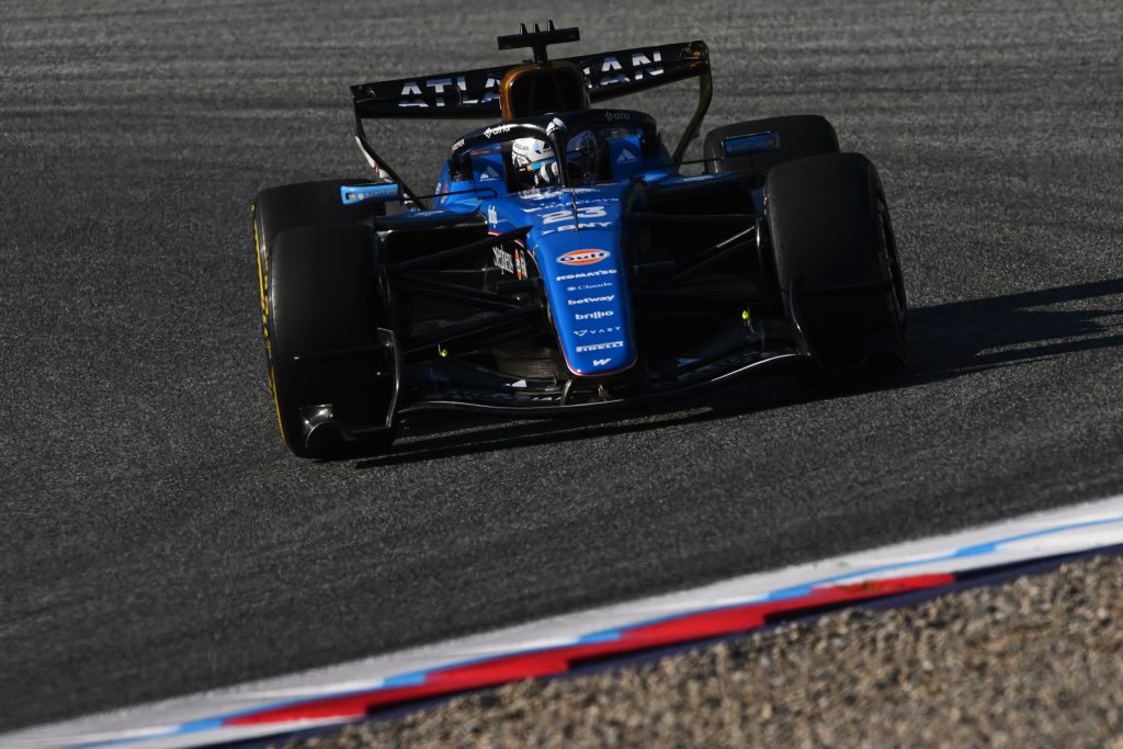 Albon muda acerto e larga do pit-lane em corrida sprint do GP da Inglaterra
