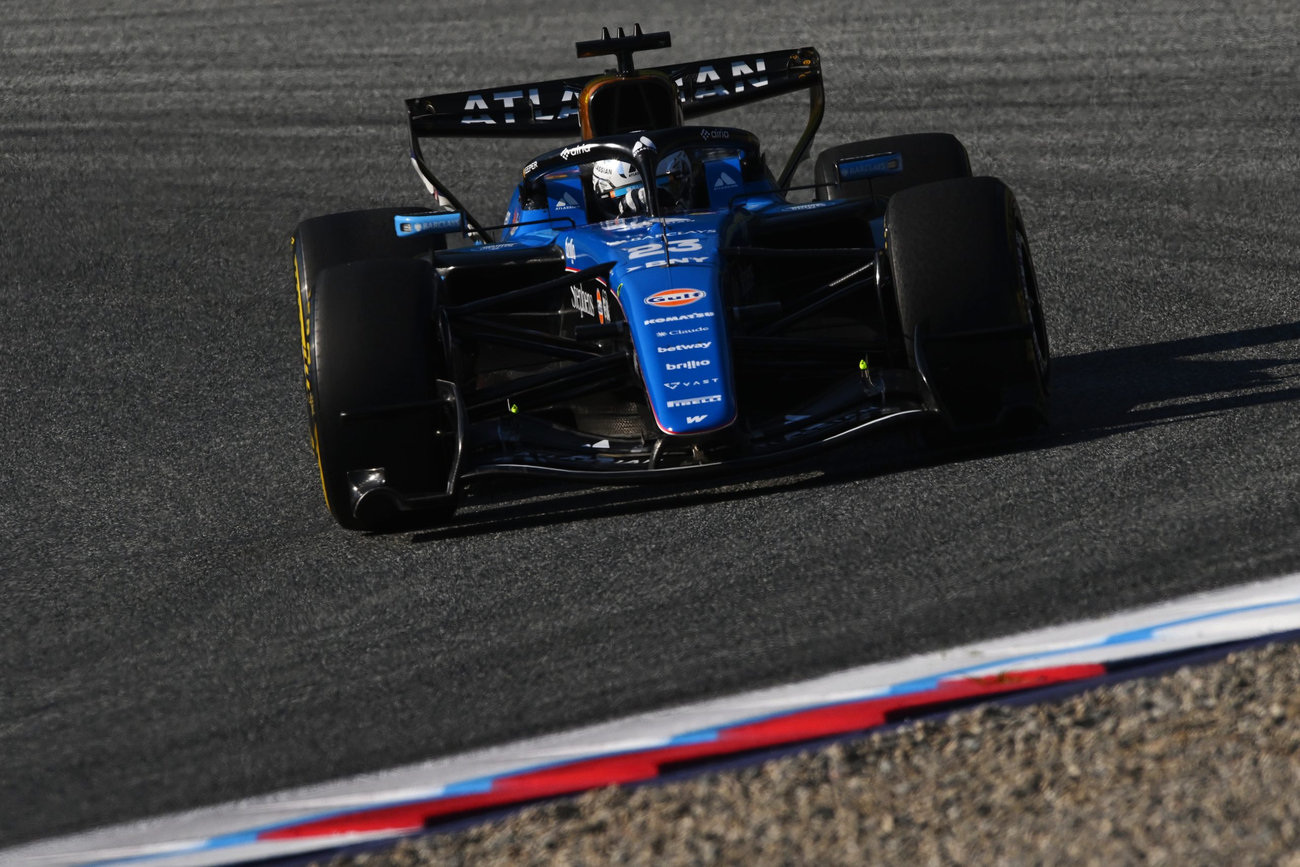 Albon muda acerto e larga do pit-lane em corrida sprint do GP da Inglaterra