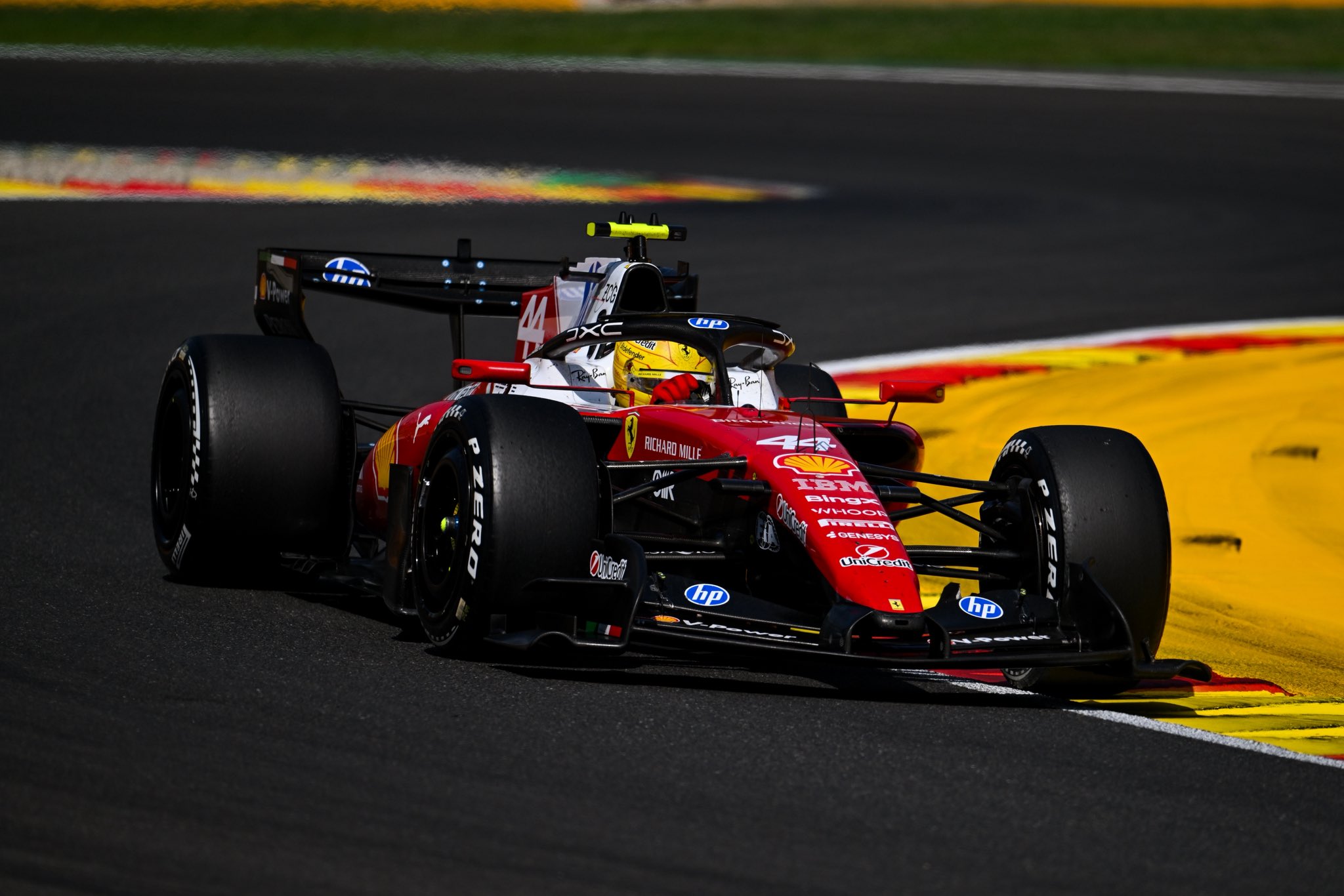 Hamilton destaca la “evolución integral” de Ferrari en F1 2026