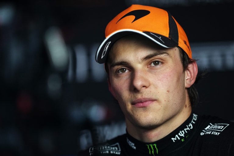 Piastri praises McLaren updates, but dodges questions on simulator testing