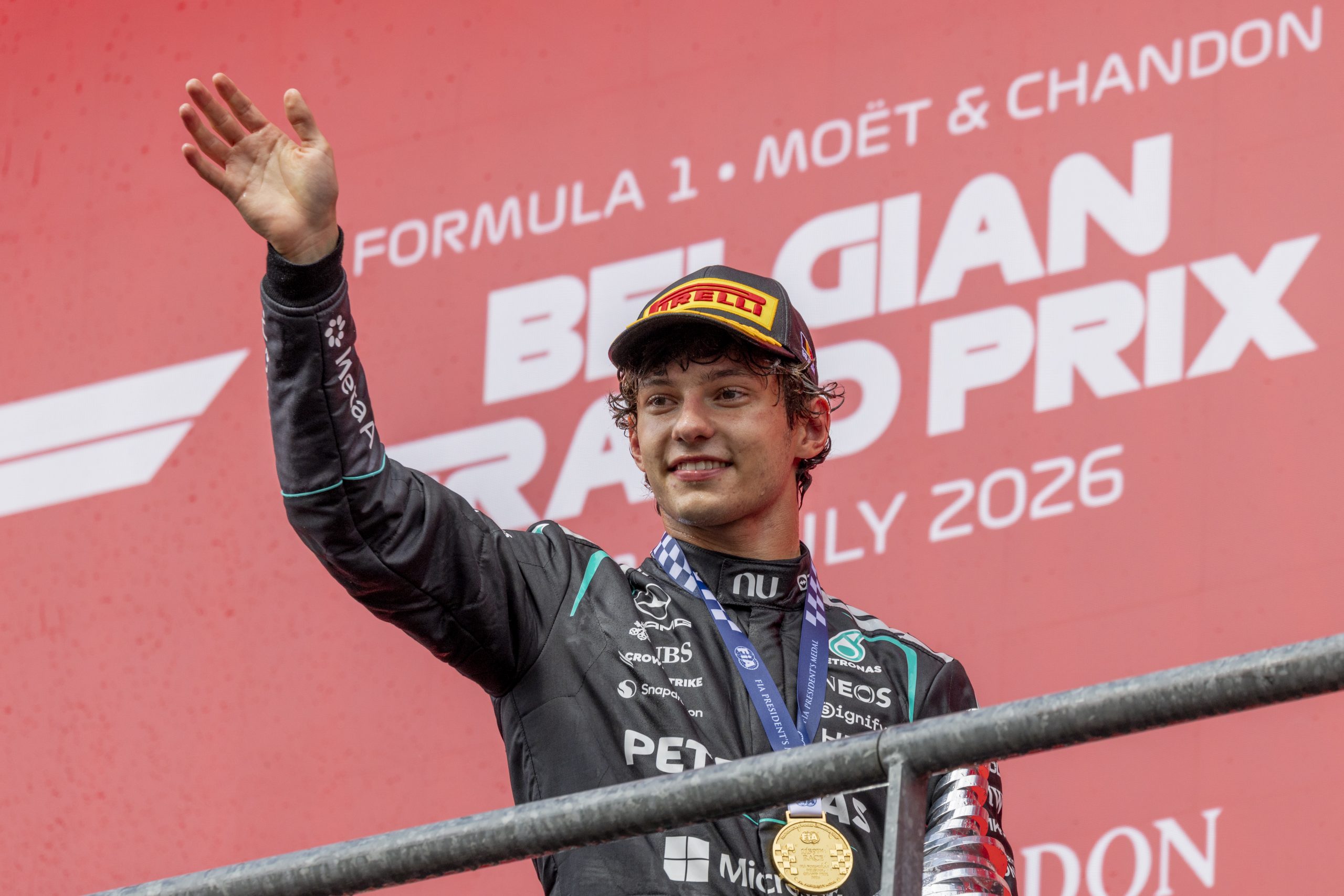 Antonelli iguala campeões mundiais da F1 com nova vitória saindo da pole no GP da Bélgica