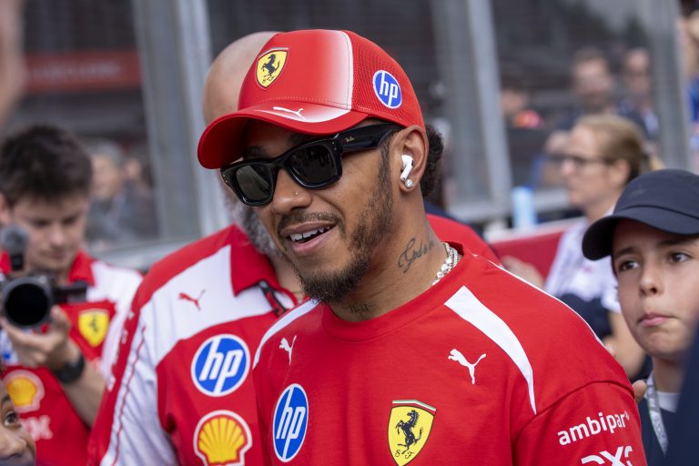 Hamilton recorda “período mais difícil da vida” e revela dispensa da McLaren na base
