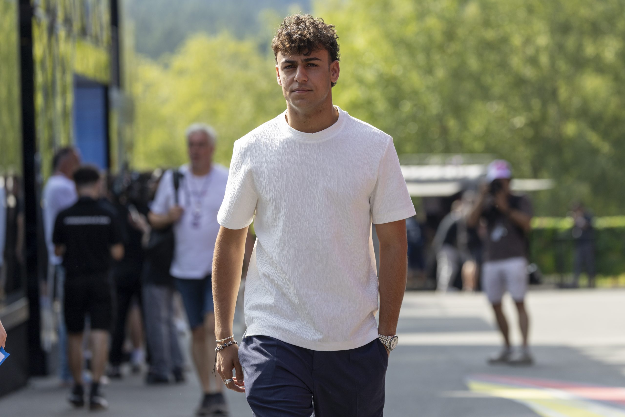 Lindblad prevé una desventaja para los debutantes en F1 2027: “Será un nuevo comienzo”