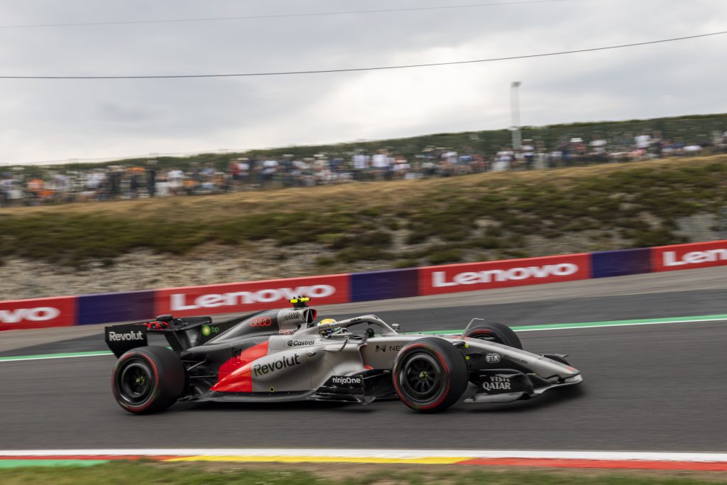 Agora, os carros voltam à pista neste domingo a partir das 10h (horário de Brasília, GMT-3) para a largada do GP da Bélgica