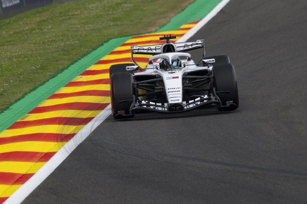 Pérez ve a Cadillac “demasiado lejos” de pelear por puntos en la F1 2026