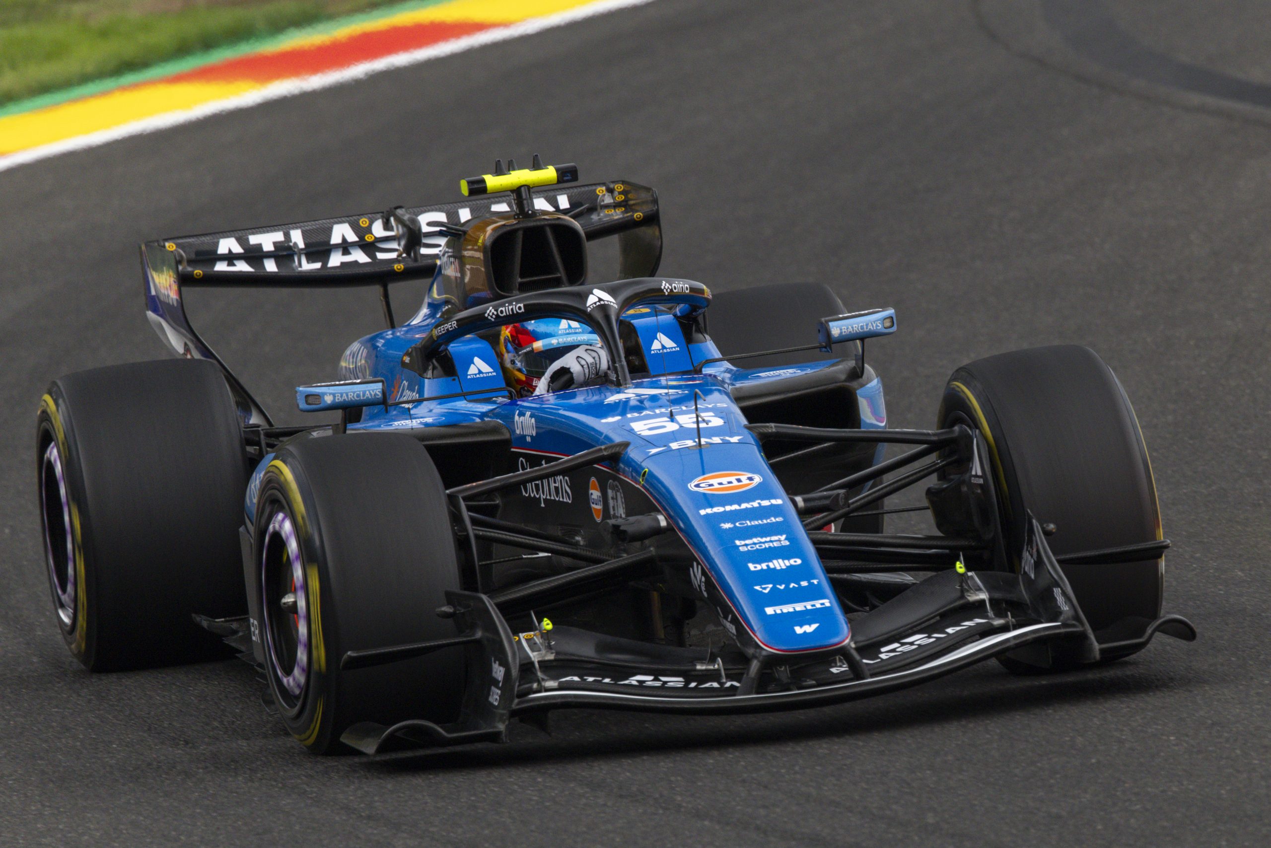 Sainz troca central eletrônica e perde posições no grid de largada do GP da Bélgica