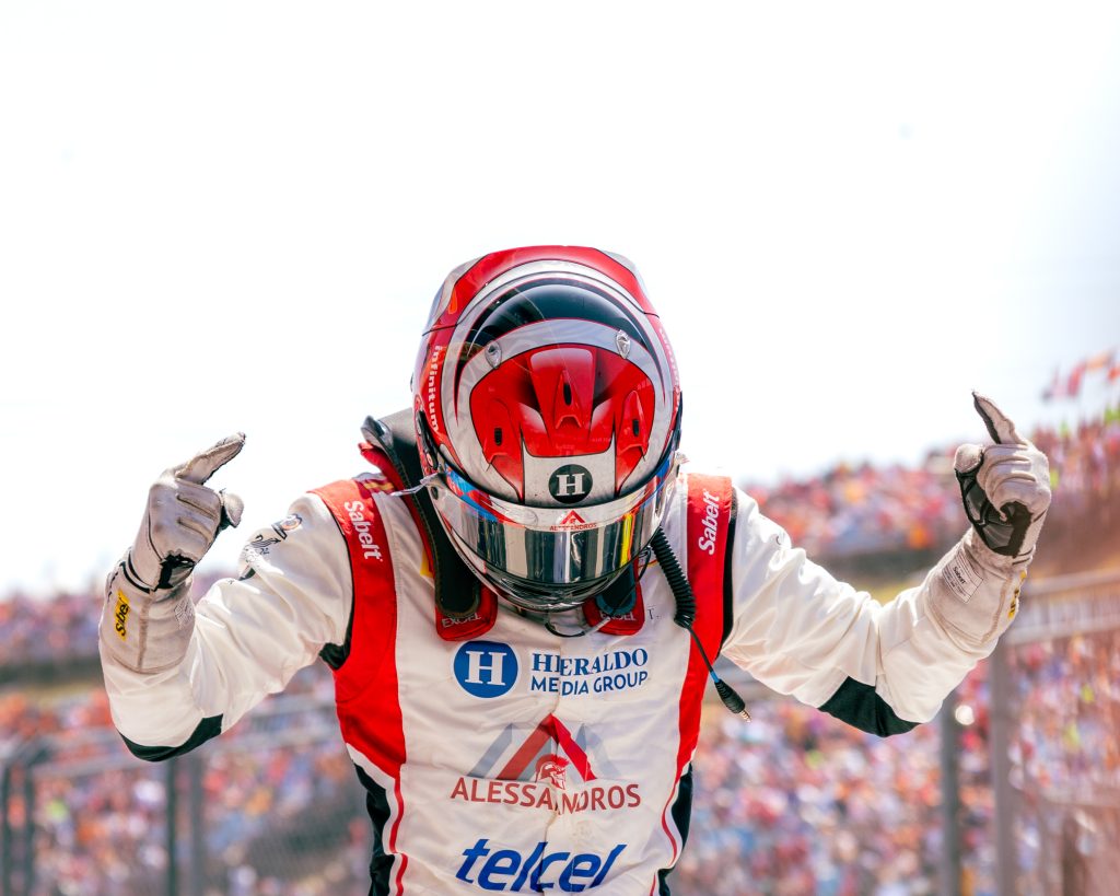 León se beneficia de safety-car virtual e vence corrida 2 da F2 na Hungria. Câmara é 3º