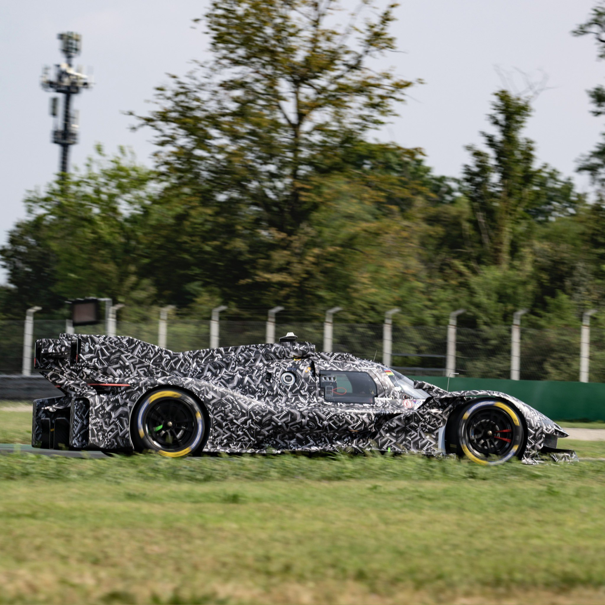 Ferrari e Peugeot se voltam para WEC 2027 e iniciam trabalho em atualização dos hipercarros