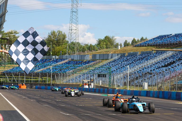 Sano e Al Dhaheri vencem corridas 1 e 2 da FREC na Hungria
