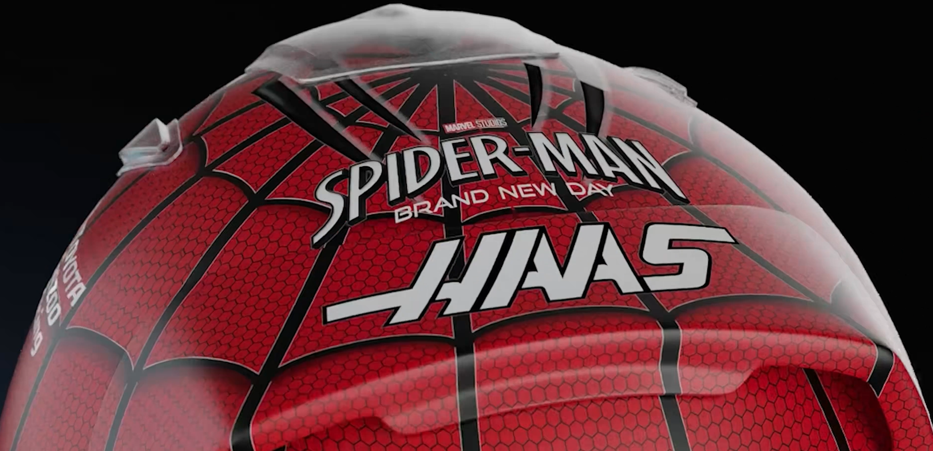 Ocon apresenta capacete temático de Homem-Aranha para GPs de Bélgica e Hungria