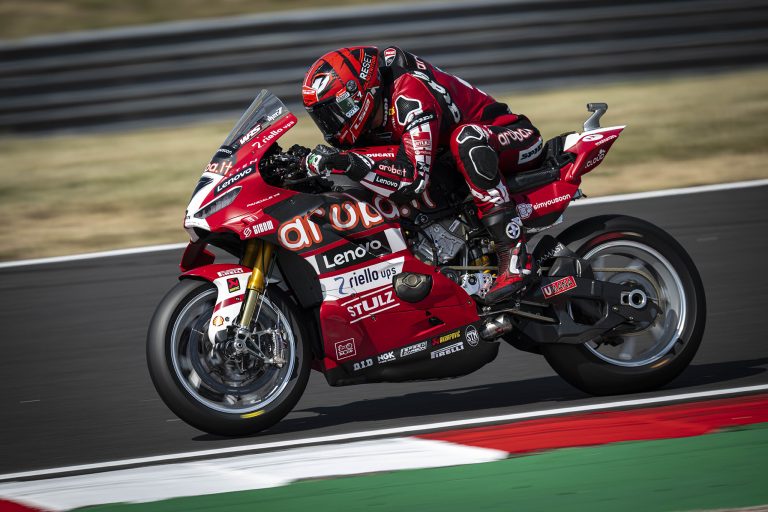 Lecuona quebra sequência de Bulega e vence corrida 1 do WSBK em Donington Park