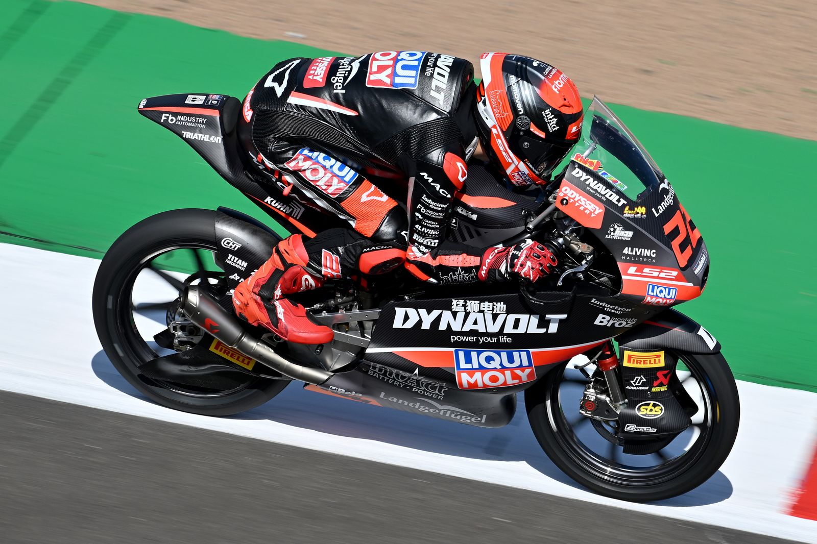 Almansa controla pressão de rivais em Silverstone e vence na Moto3. Uriarte cai
