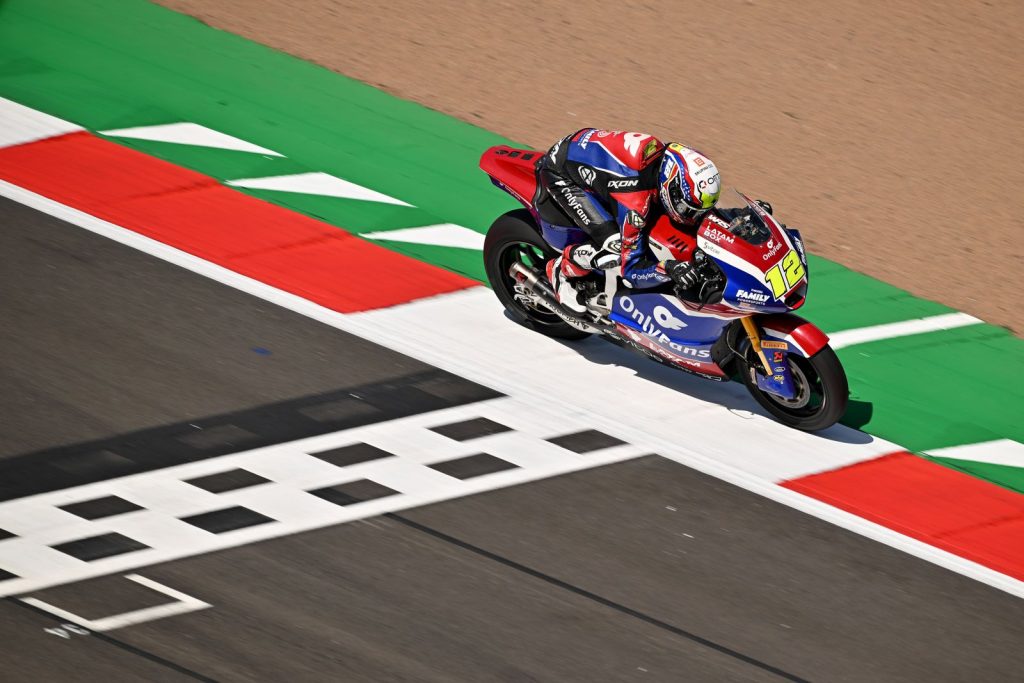 Salač overcomes Ortolá to win Moto2 British GP marked by glaring error from González