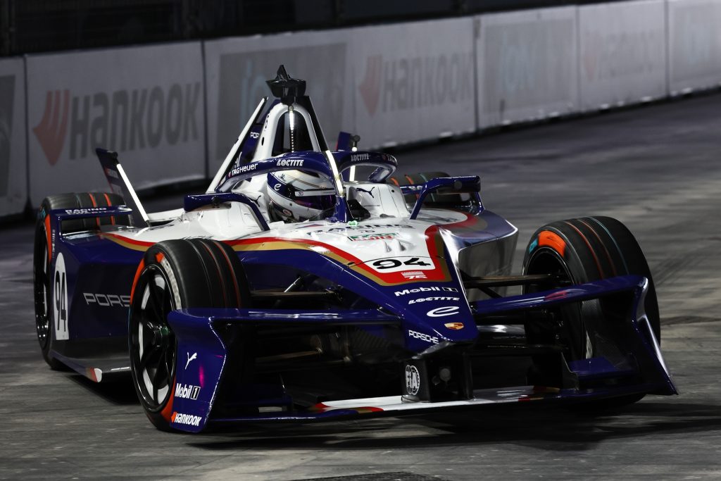 Wehrlein bate em Dennis, mas sobrevive em Londres e é bicampeão da Fórmula E. Barnard vence