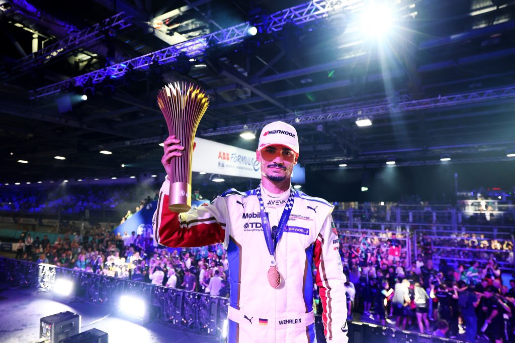 Wehrlein festeja corrida “incrível” e dedica título a Porsche: “Sob pressão, somos melhores”