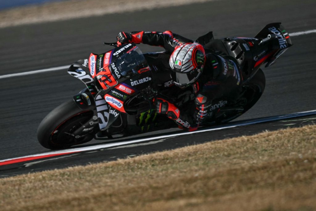 Bezzecchi reaparece y comanda la práctica libre del GP de Gran Bretaña; Márquez es 6°