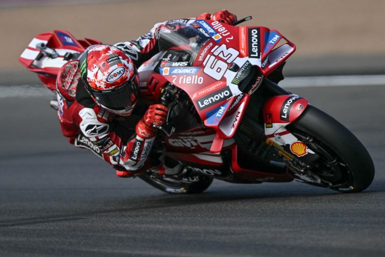 Bagnaia lamenta caída en Silverstone y se queja del agarre de la Ducati: “No sabemos qué hacer”