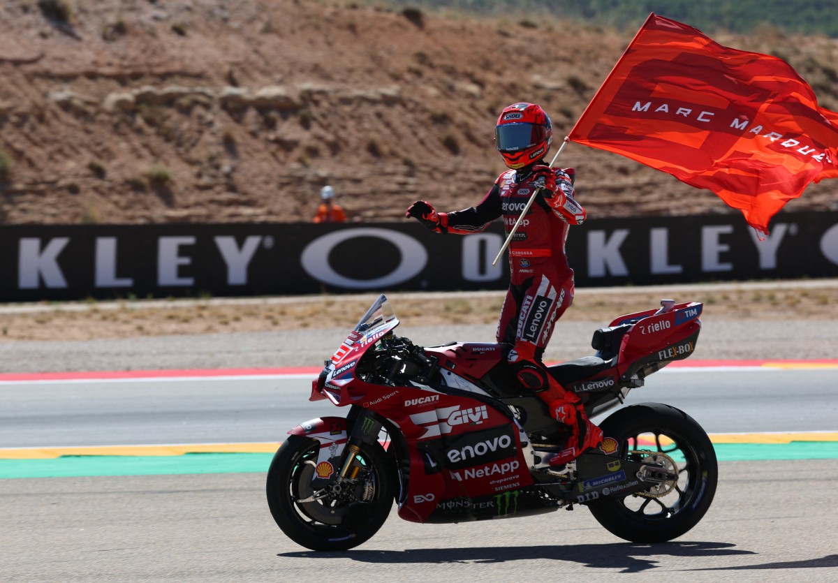 Marc Márquez esfria Bezzecchi e retoma controle com vitória imperante na sprint de Aragão