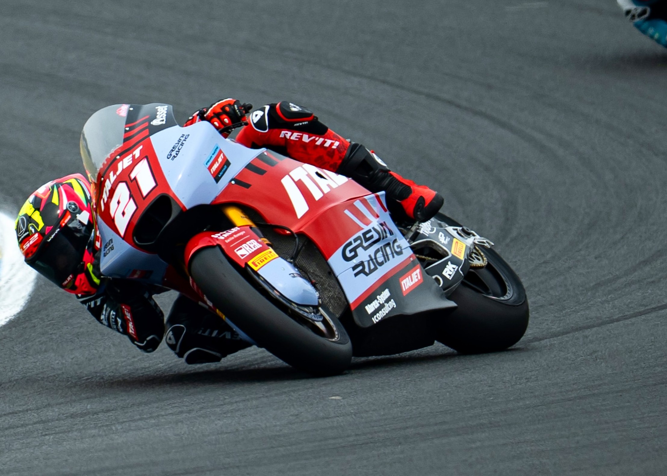 López desbanca Guevara em Aragão e crava 1ª pole na Moto2 2026. González é 4º