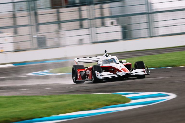 Rossi completa 1° teste com novo carro da Indy no circuito misto de Indianápolis