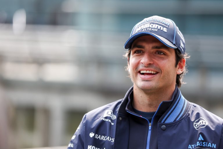 Sainz renova contrato com Williams: confira como está grid da F1 2027