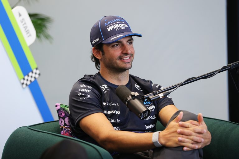 Sainz pede reação à Williams e revela mensagem motivacional: “Levem para o pessoal”