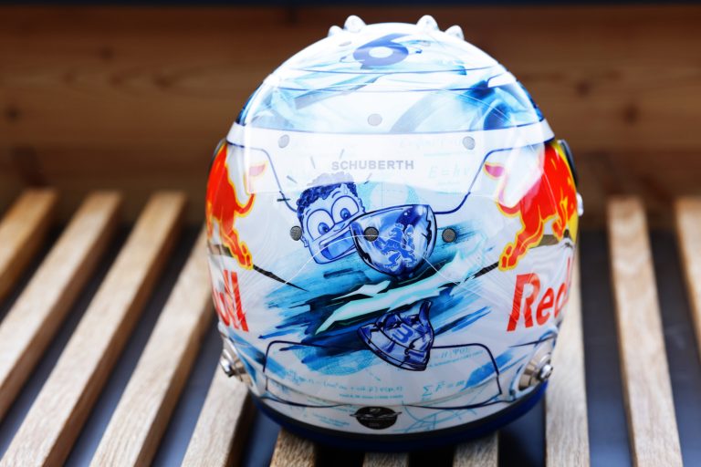 Hadjar recorda 1º pódio na F1 em capacete especial para GP dos Países Baixos