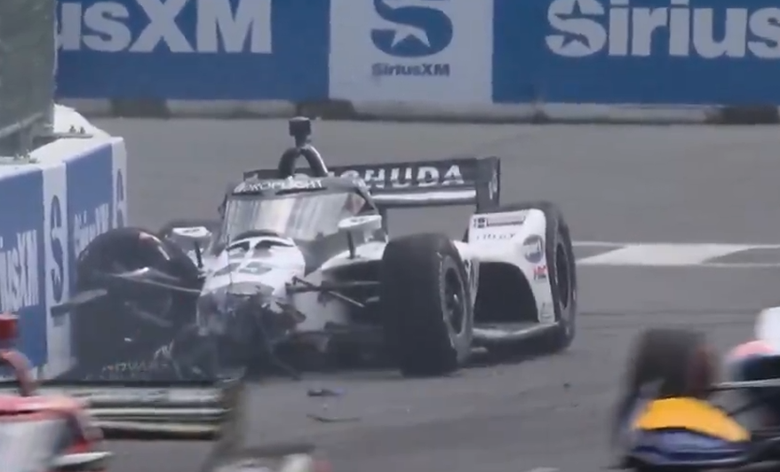 Foster erra mergulho em Ericsson e bate forte no muro em Markham