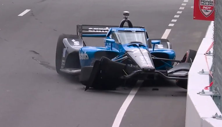 Kirkwood erra entrada da curva 3, acerta muro e abandona GP de Markham