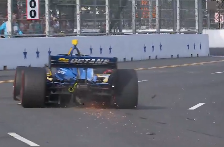 Simpson acerta barreira de pneus e interrompe classificação do GP de Washington