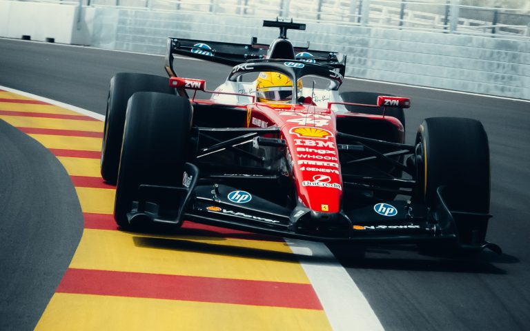 Hamilton rebate McLaren e nega vantagem após filmagem em Madri: “Tudo empoeirado”