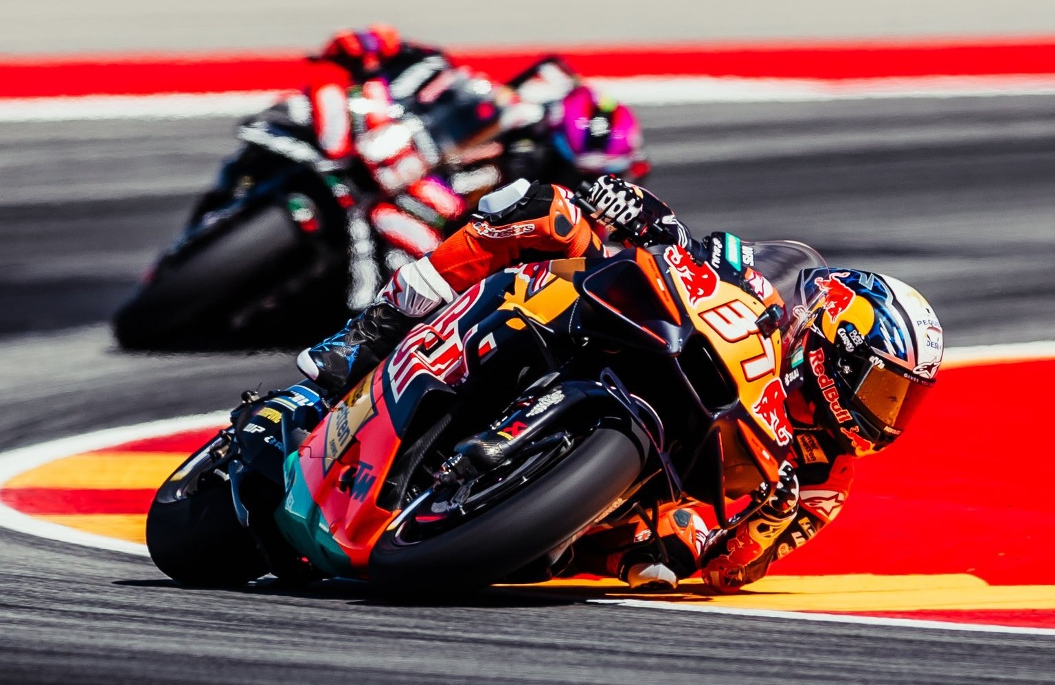 Acosta elogia KTM e se contenta com 2º lugar no GP de Aragão: “Tiramos o máximo possível”