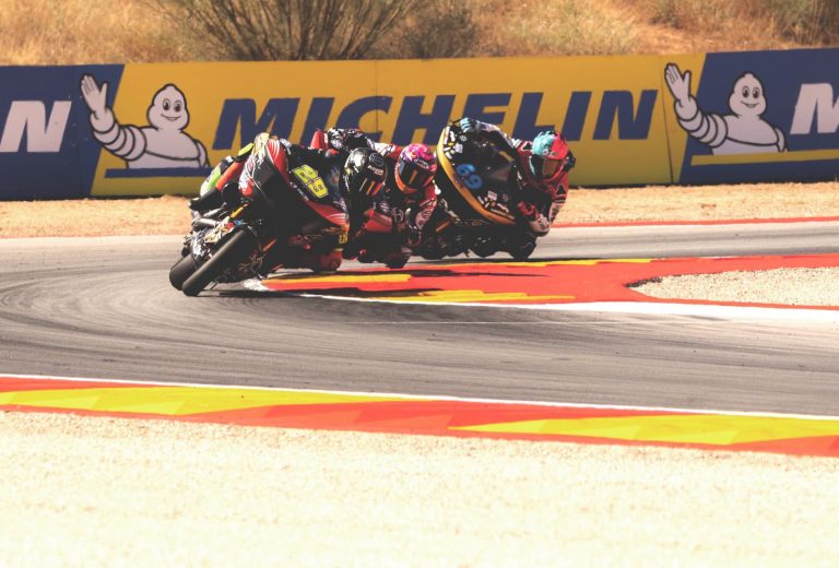 Iannone domina rivais e vence corrida 2 da Baggers em Aragão. Granado é 2º